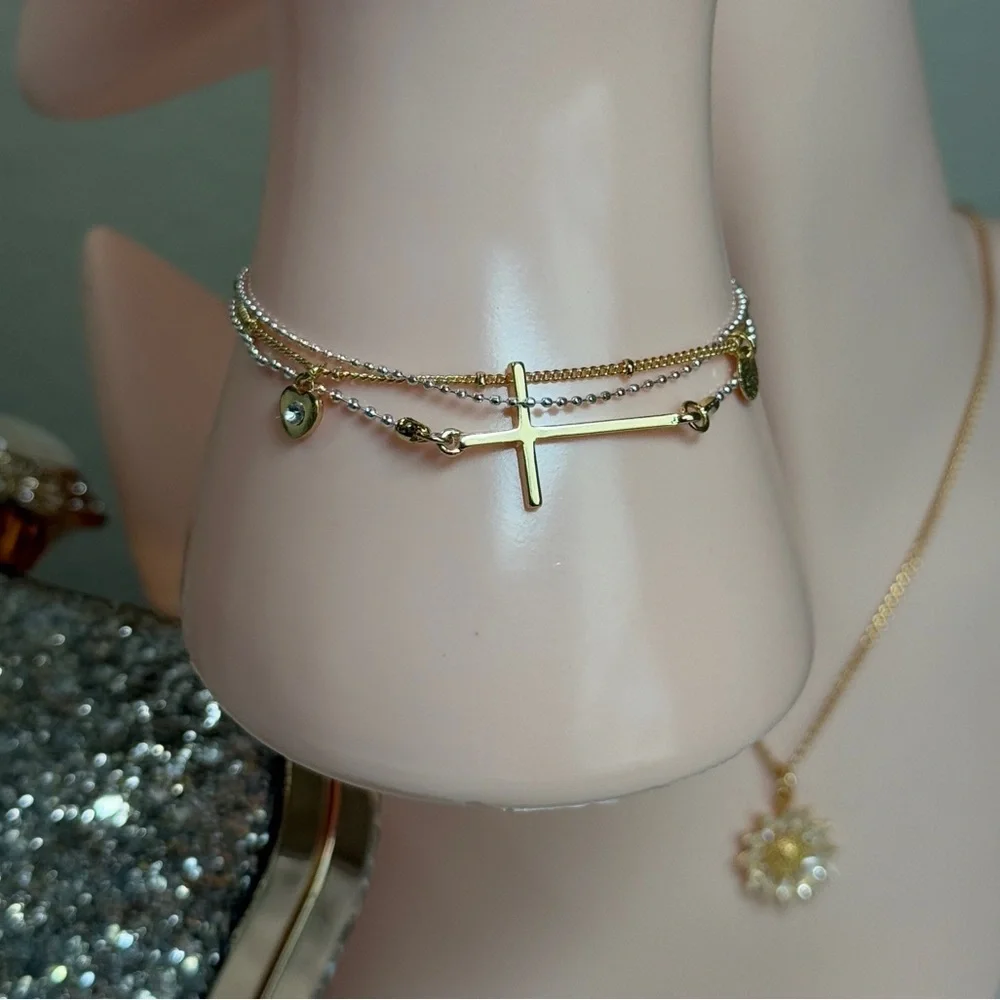 ⚜️❤️🔥 Gold Cross Charm Bracelet ⚜️ - Picture 1 of 9